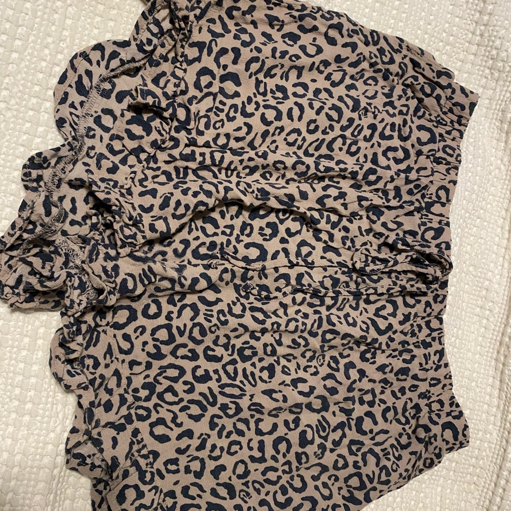 Cheeta Ruffle Shorts AE - Picture 3 of 3